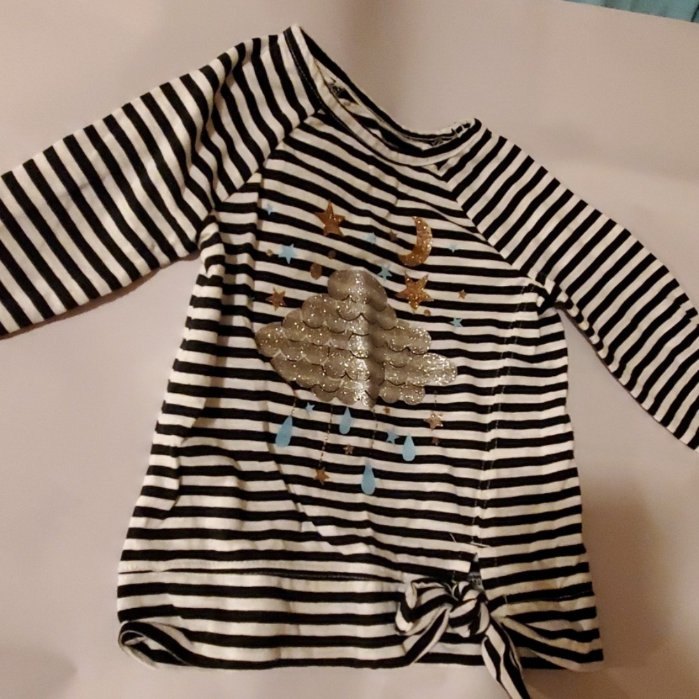I love this shirt! Can easily pair with leggings